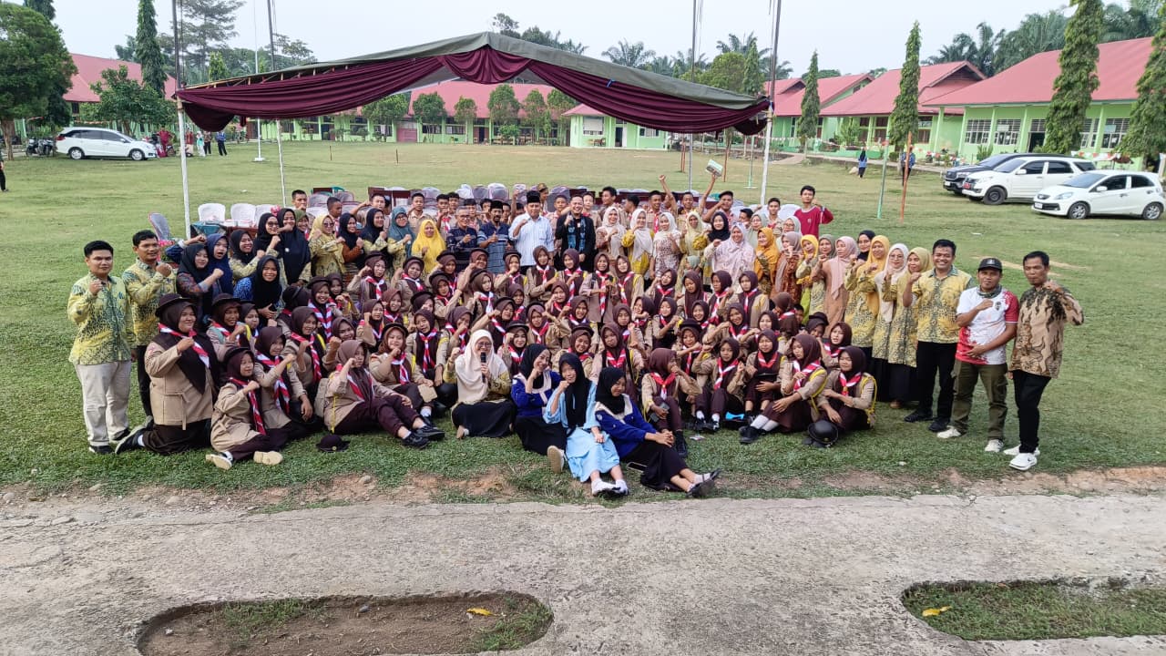 Foto bersama pasca acara reses