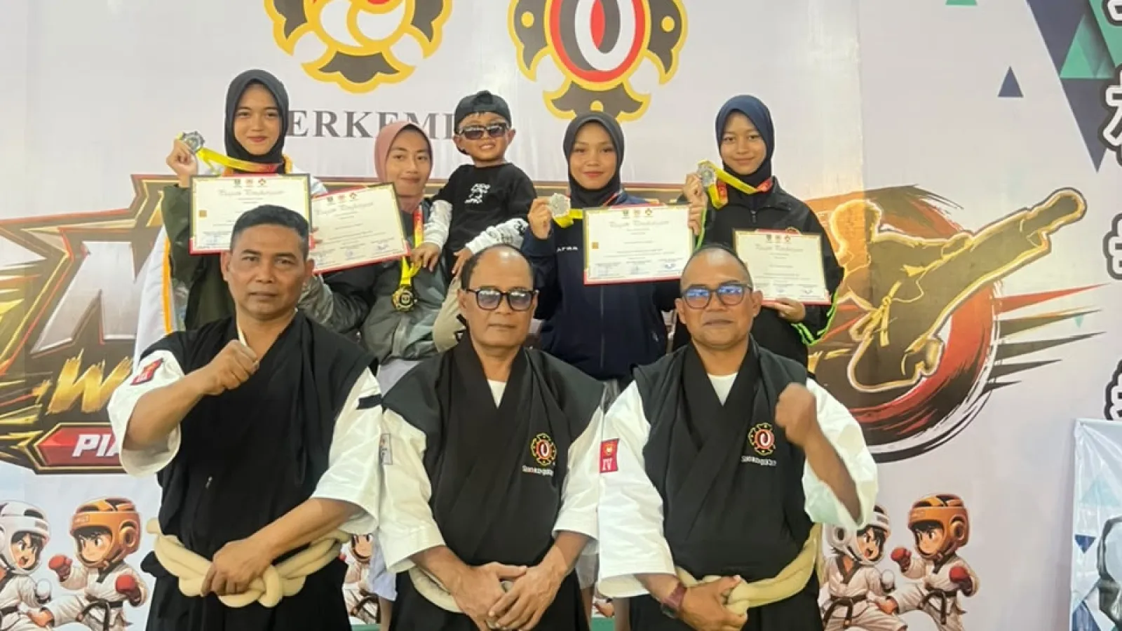 2 Medali Emas dan 5 Medali Perunggu (Kempo)