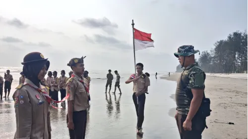 Usai Taklukkan Pengembaraan Jarak Jauh, Anggota Pramuka SMAN 1 Lunang Terima Wings Tapak Merah.
